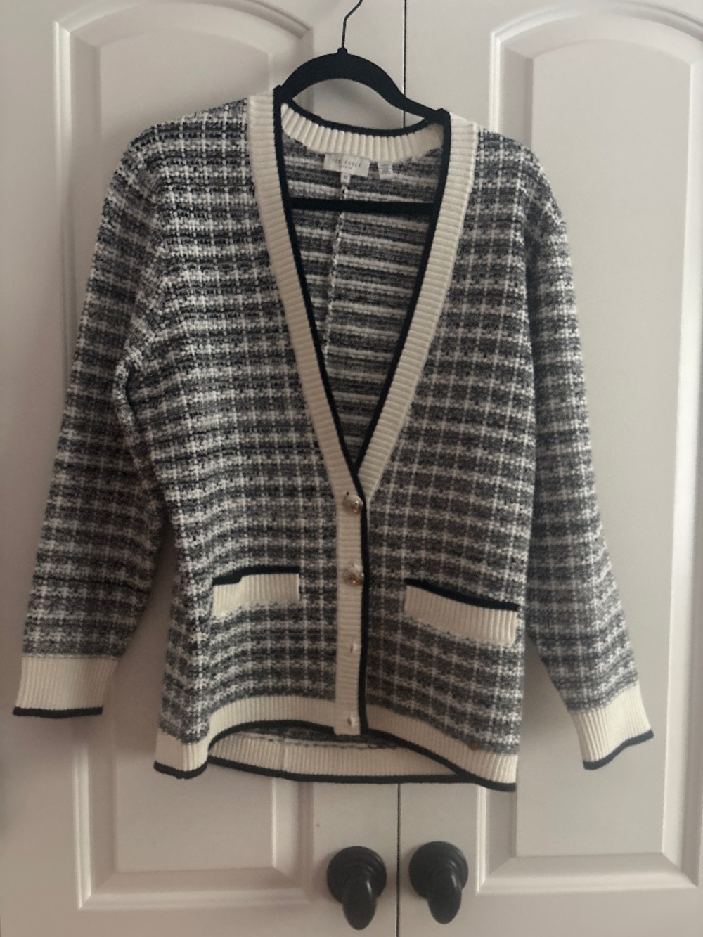 Versatile cardigan